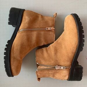 Urban Outfitters Emerson Chelsea Boot